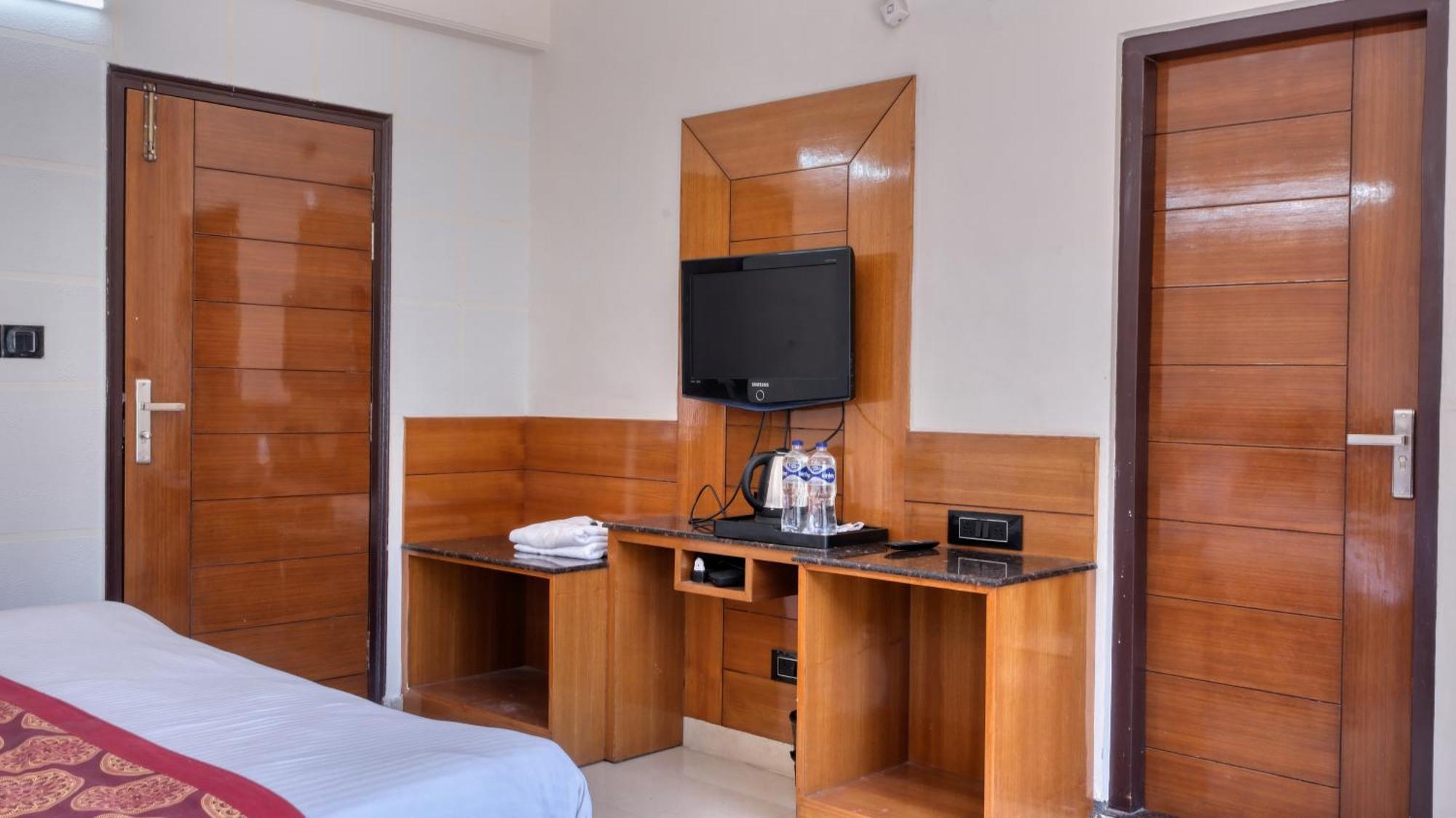 Basera Hotel Массури Экстерьер фото